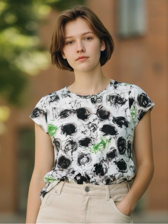 Simply Vera Vera Wang Tops - 🫶🏻 Simply Vera Vera Wang Abstract Print Short Sleeve Tee
